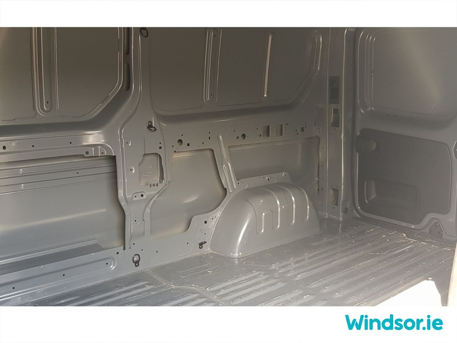 2025 Nissan Primastar L2H1 130 SV PREMIUM €30,890