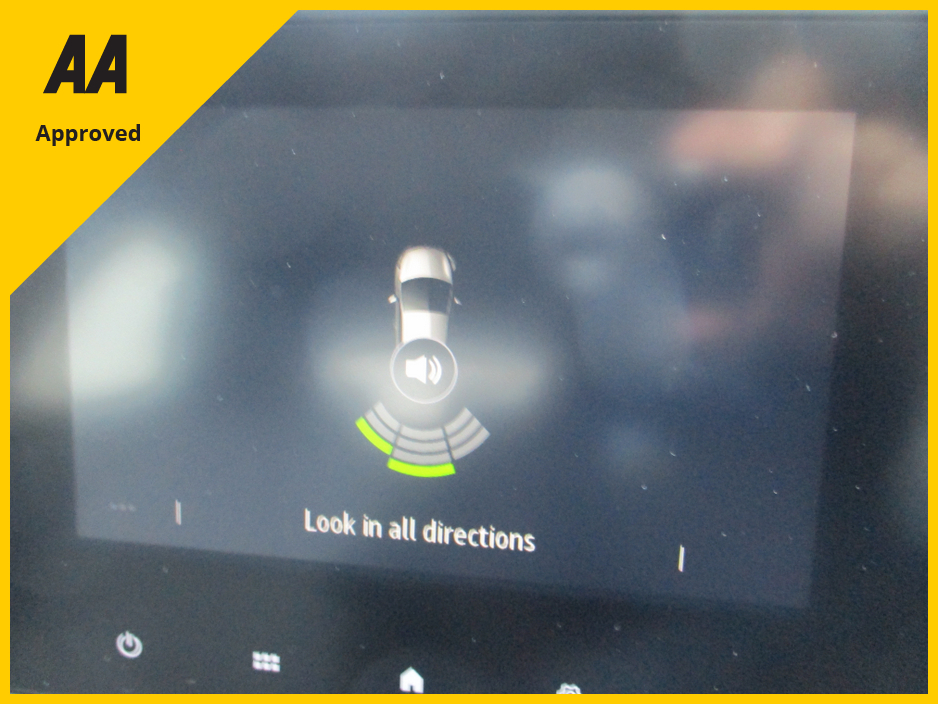 2025 Renault Clio EVOLUTION  WITH ONLY 6105KMS HIGH SPEC WITH SAT NAV AND REAR PARKING SENSORS FULLY SERVICED AND READY TO GO €25,950