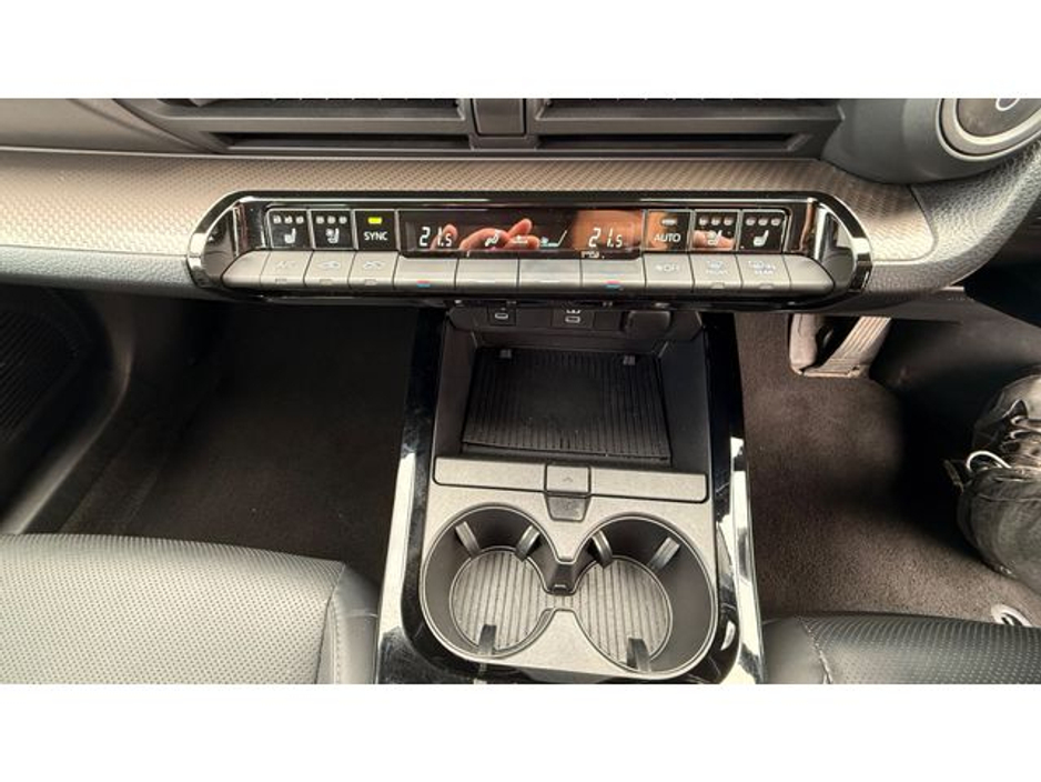 2023 Toyota Prius Prius Plug-in Hybrid 4DR Auto €31,990