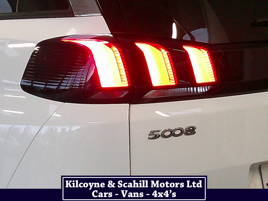 2020 Peugeot 5008 ALLURE BLUEHDI S/S A €27,950