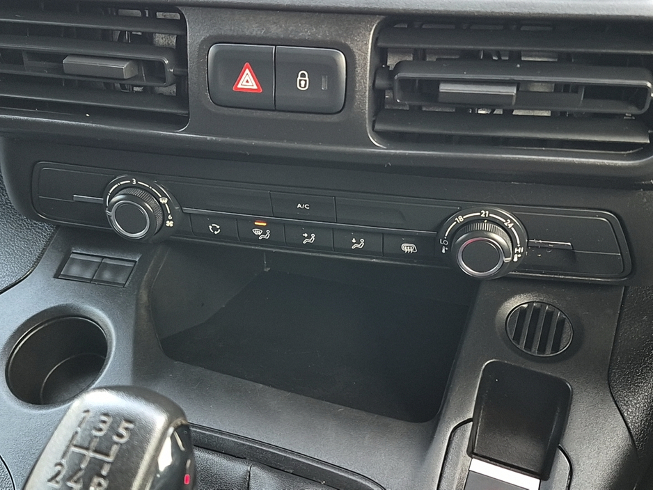 2021 Citroen Berlingo Enterprise 650 Van 1.5 Diesel with 3 seats in front and side loading door.