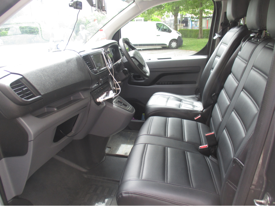 2022 Peugeot Expert E COMBI  50KW 9 SEATER €26,500