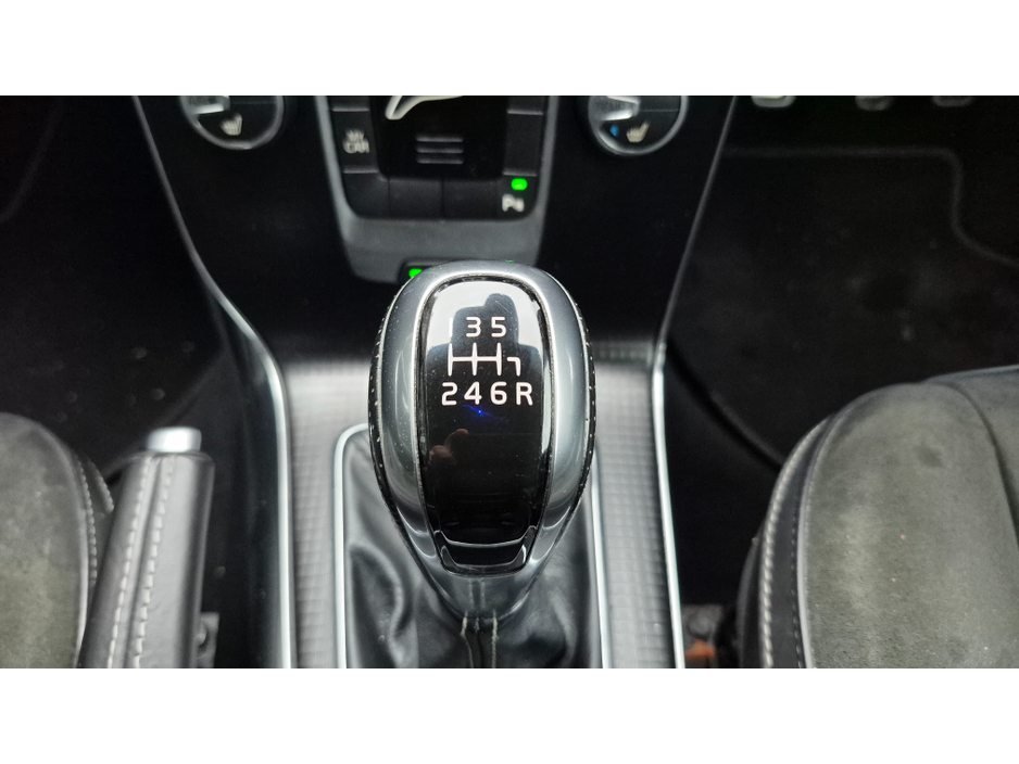 2016 Volvo V40 2.0 D2 R-DESIGN 120BHP 5DR 40 SERIES €8,250