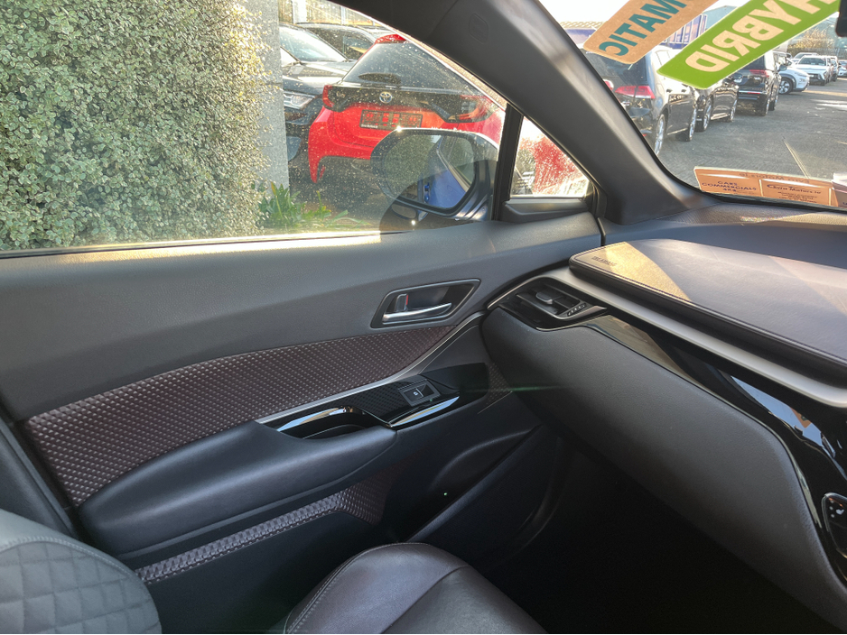 2019 Toyota C-HR SOL HYBRID AUTMATIC 1.8 PETROL //HALF LEATHER HEATED SEATS//REVERSE CAMERA//KEYLESS ENTRY//ADAPTIVE CRUISE CONTROL// €21,950