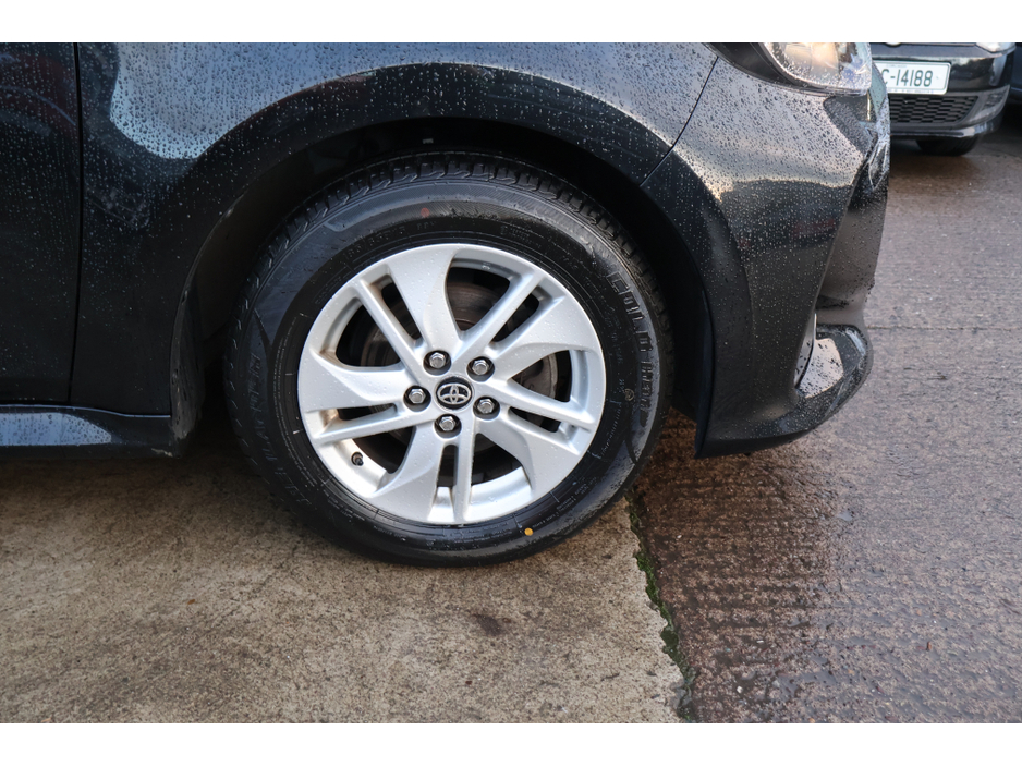 2024 Toyota Yaris LUNA 5dr Manual Great Spec! €19,995