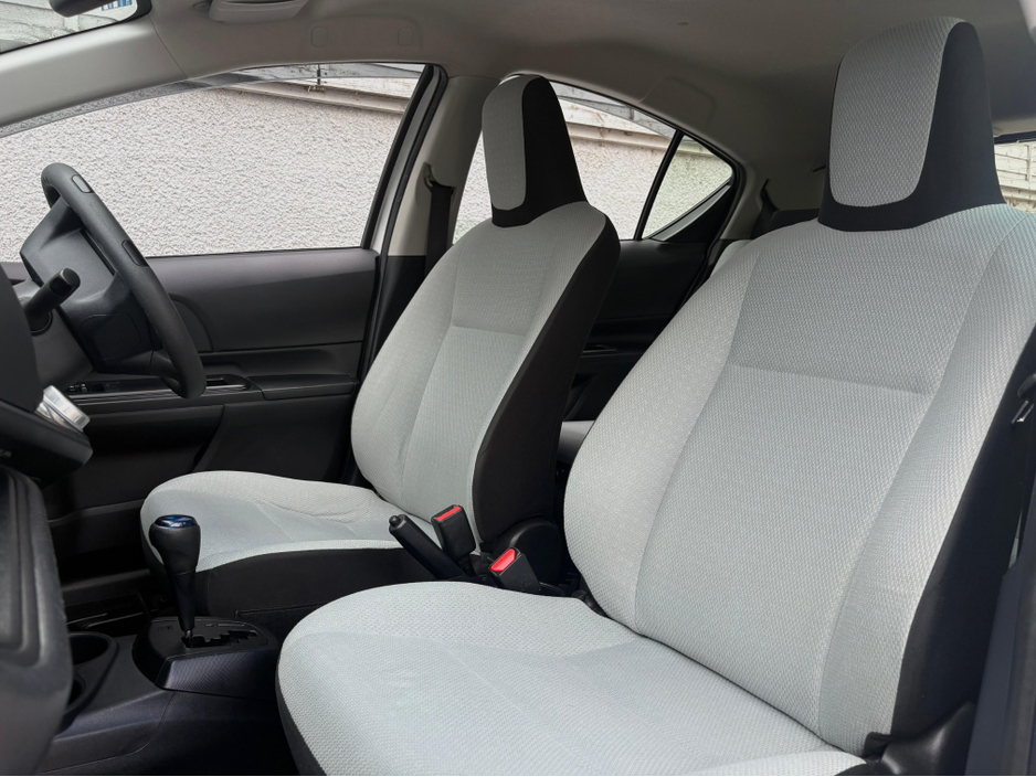 2016 Toyota Aqua 1.5 HYBRID / AUTO / PARK ASSIST / NAV / FOGS / AIR-CON/***FINANCE PACKAGES AVAILABLE*** €8,985