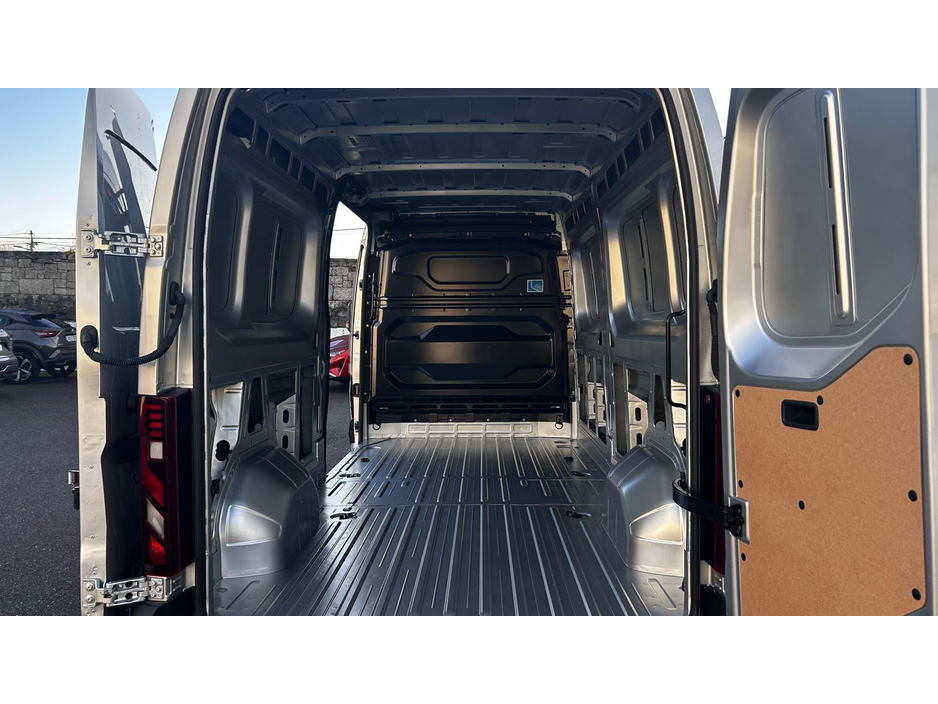 2025 Nissan Interstar Free Ply-lining 150 bhp L3H2 SV Premium €32,750