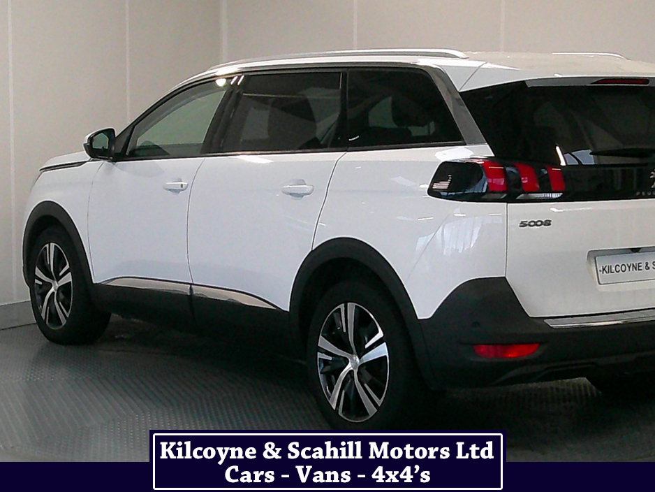 2020 Peugeot 5008 ALLURE BLUEHDI S/S A €27,950