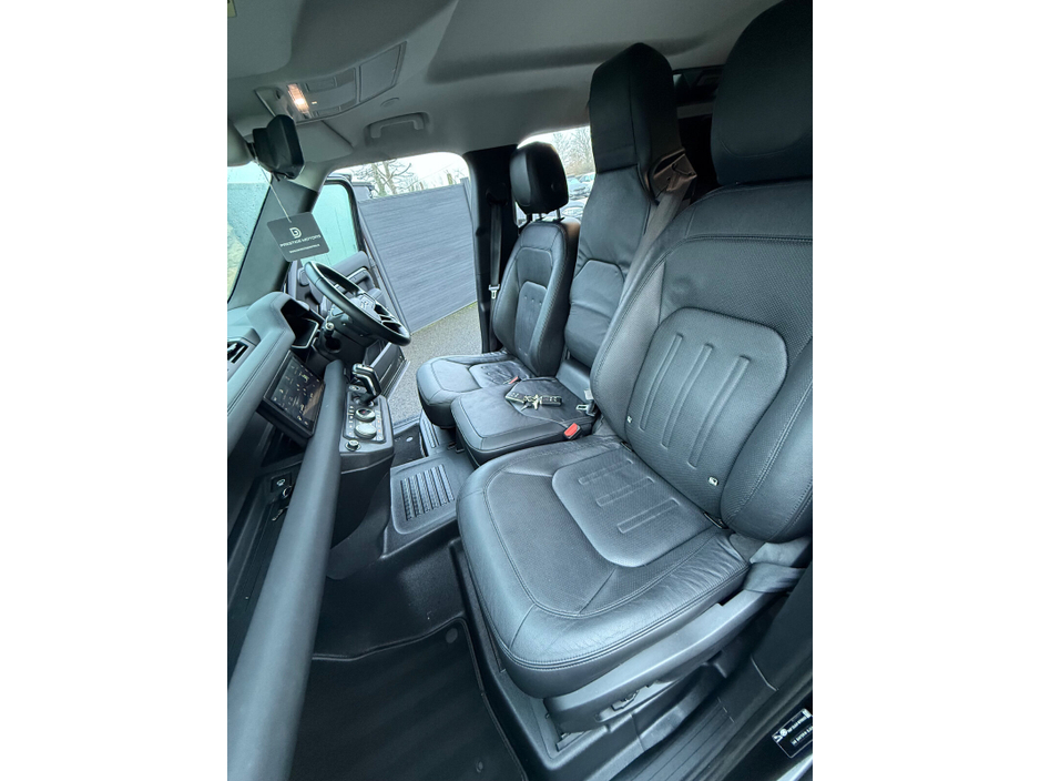 2021 Land Rover Defender  €63,995