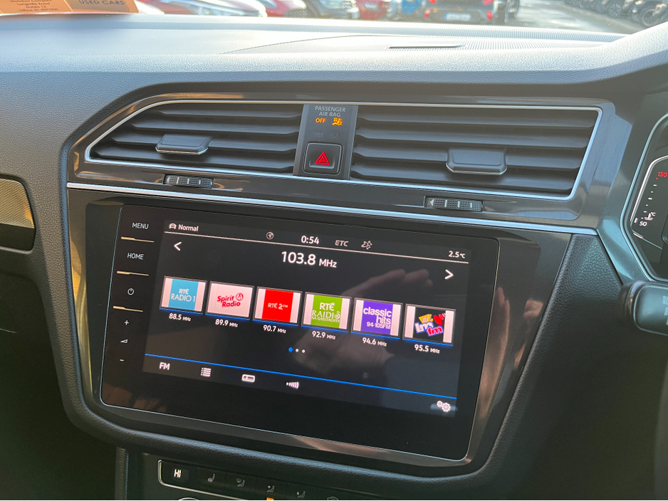 2019 Volkswagen Tiguan HIGHLINE 4MOTION AUTOMATIC 2.0 DIESEL //HIGH SPEC//360 PARKING CAMERAS//FRONT AND REAR HEATED SEATS//POWER TAILGATE//HEAD UP DISPLAY//