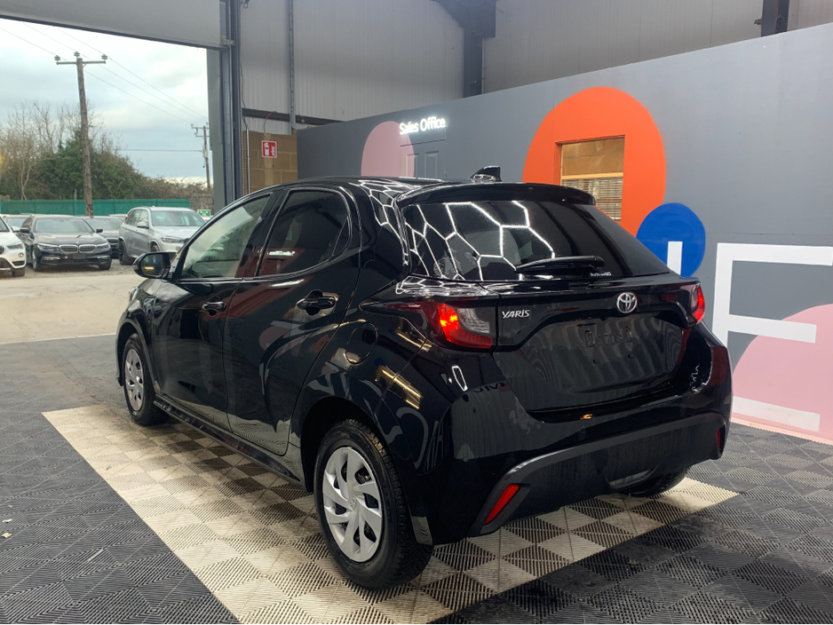 2023 Toyota Yaris 1.0 PETROL AUTOMATIC / 9k KMs / Reverse Camera €21,950