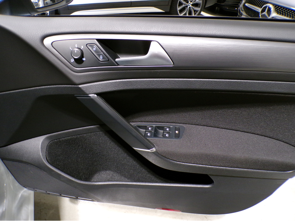 2018 Volkswagen Golf *2018*ONLY 16,000 MILES*AUTO*VW GOLF 1.2 MARK 7.5*COLOUR CAMERA*SAT-NAV*APPLE-CARPLAY*ANDROID AUTO*UP-GRADED VW ALLOYS*XL MEDIA*FLAT-BOTTOM SPORT STEERING WHEEL WITH ADAPTIVE CRUISE CONTROL**RADAR ASS €18,900