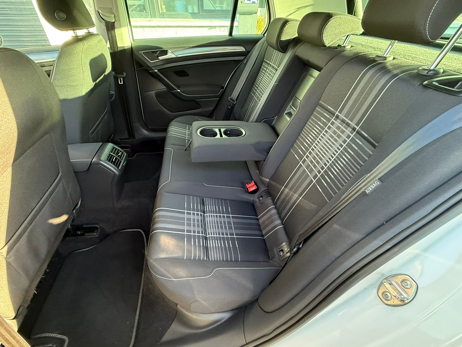 2015 Volkswagen Golf  €14,990