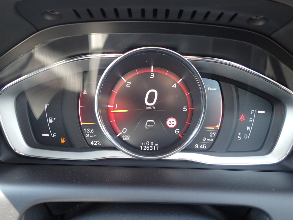 2017 Volvo XC60 2.0 D4 DIESEL SE LUXURY PREMIUM AUTO **PAN ROOF** // TOP SPEC // FULL ELECTRIC HEATED LEATHER // CRUISE CONTROL // ELECTRIC TAILGATE // REVERSING CAMERA // LANE ASSIST €24,950