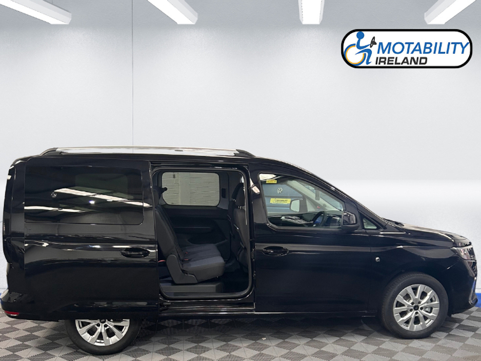 2026 Ford Tourneo Connect Titanium Spec Wheelchair Accessible €43,995
