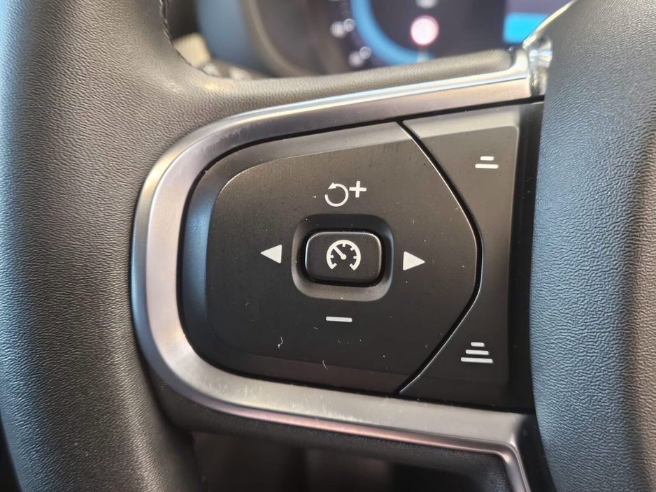 2022 Volvo XC60  €42,950