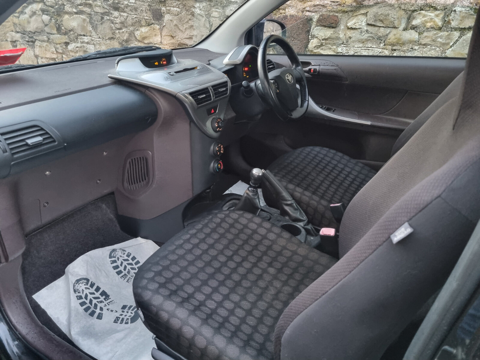 2010 Toyota iQ 1.0 VVT-I Strata 4 Seater €2,950
