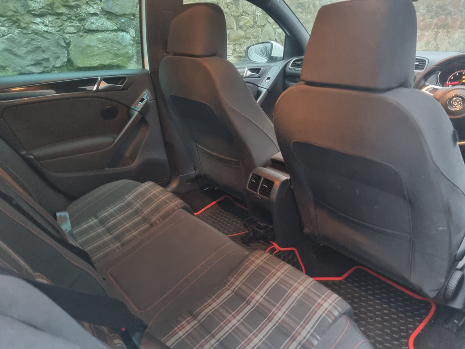 2010 Volkswagen Golf 2.0 TSI 4MOTION R €8,750