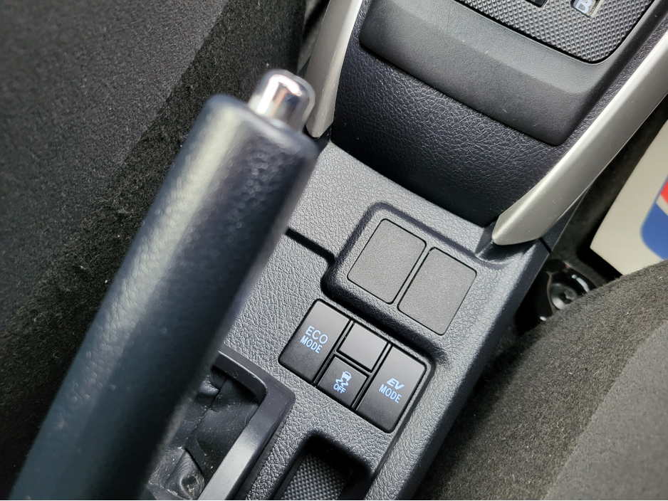 2022 Toyota Corolla (2yr warranty) 1.5 Hybrid Automatic Fielder 2921 €19,999