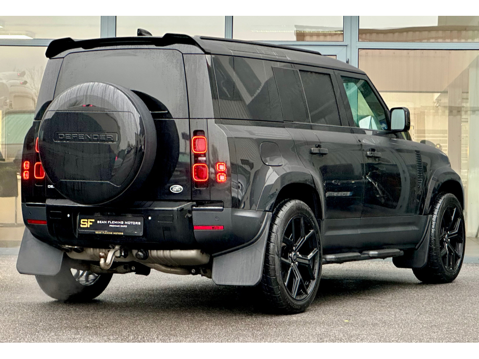 2022 Land Rover Defender ++LOW KM++ 3 SEATS / PLUS VAT €53,000