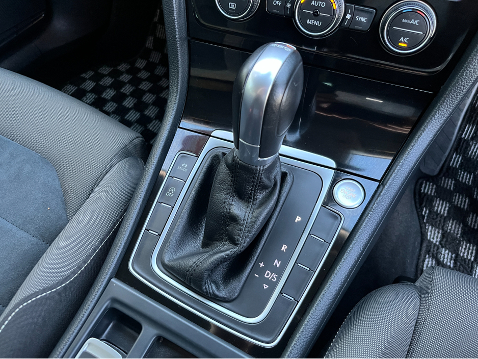 2017 Volkswagen Golf HIGHLINE AUTOMATIC 1.4 PETROL //HIGH SPEC//LOW MILES//KEYLESS ENTRY//REVERSE CAMERA//ADAPTIVE CRUISE CONTROL//BLIND SPOT WARNING// €16,950