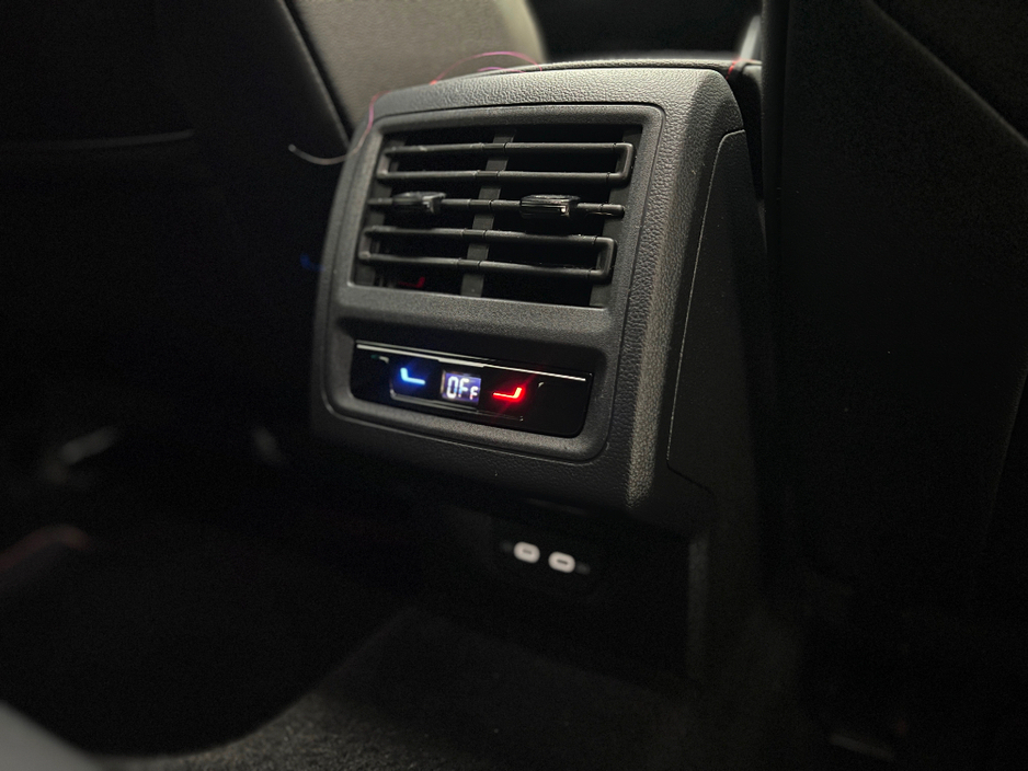 2022 Volkswagen Golf GTI CLUBSPORT 2.0 TSI 300HP *PAN ROOF* €49,990