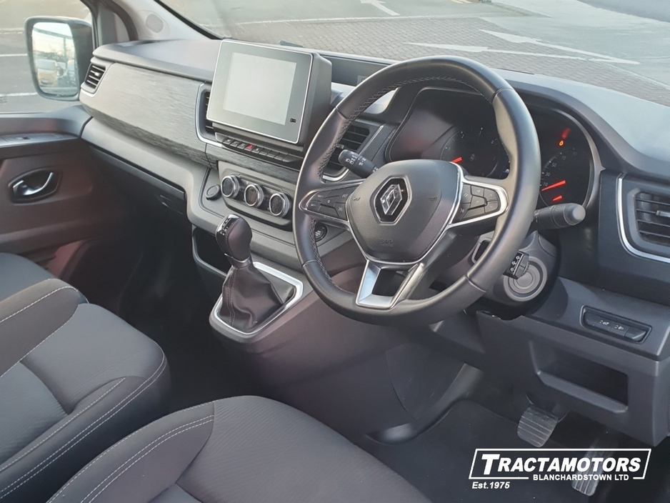 2024 Renault Trafic Passenger 9 SEAT AUTO 170HP RED EDITION €54,999