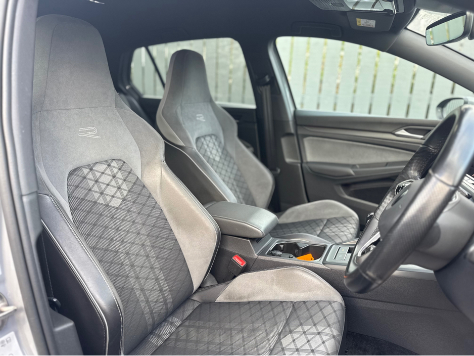 2022 Volkswagen Golf 2022 Volkswagen Golf R-LINE TSI €27,995