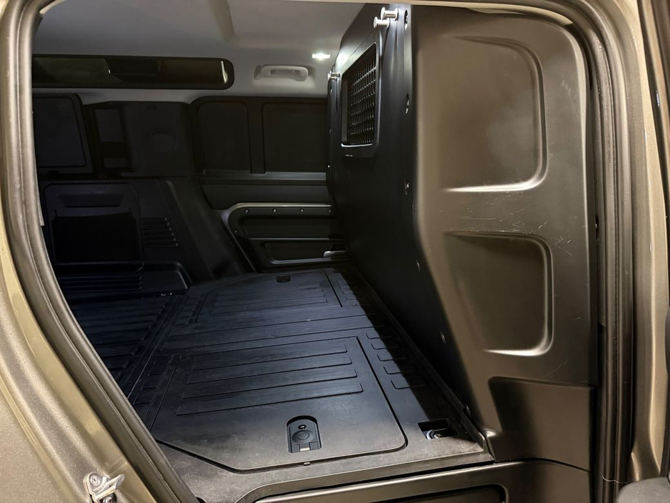 2023 Land Rover Defender 3.0 D300 SE COMMERCIAL 3 SEATER N1=LOW MILES//HUGE SPEC//1 OWNER=FULL LAND ROVER SERVICE HISTORY=TAILORED FINANCE PACKAGES AVAILABLE=TRADE IN'S WELCOM €59,995