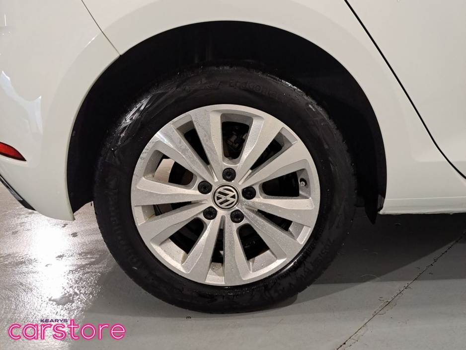 2017 Volkswagen Golf  €17,880