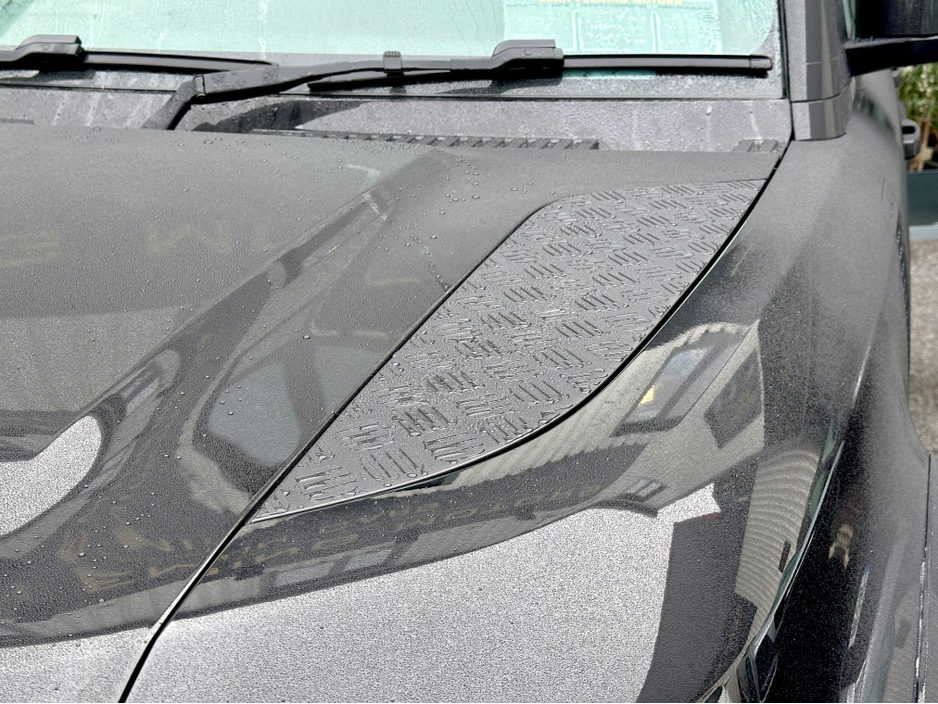 2022 Land Rover Defender ++LOW KM++ 3 SEATS / PLUS VAT €53,000