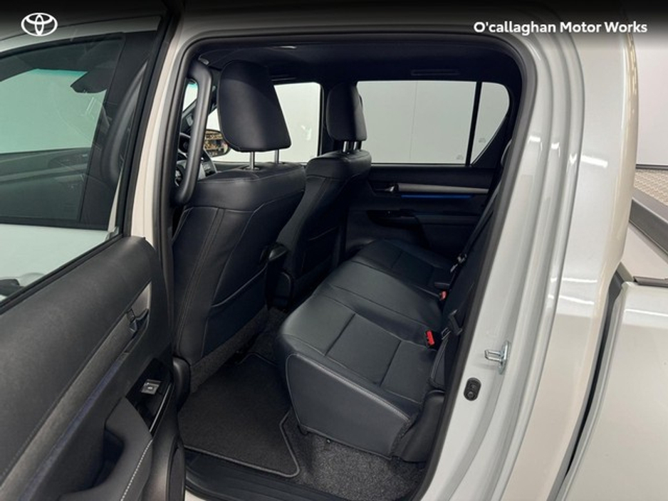 2024 Toyota Hilux HILUX 2.8 INVINCIBLE AUTO €44,000