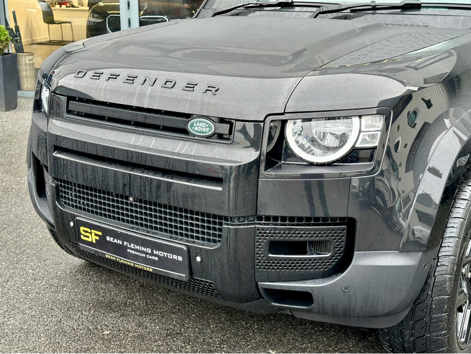 2022 Land Rover Defender ++LOW KM++ 3 SEATS / PLUS VAT €53,000