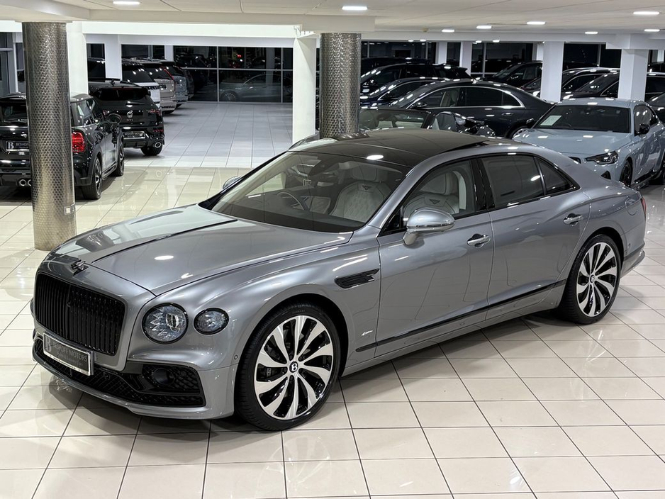 2025 Bentley Flying Spur 3.0 V6 E-HYBRID AZURE=AS NEW//HUGE SPEC=PAN ROOF//BALANCE OF BENTLEY WARRANTY=ONLY €150 ANNUAL ROAD TAX//TAILORED FINANCE PACKAGES AVAILABLE=TRADE INS €249,995