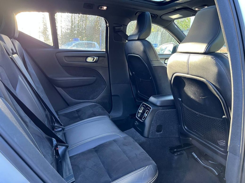 2021 Volvo XC40 R-DESIGN T4 1.5 RECHARGE PHEV // TILT & SLIDE PAN ROOF // 19" R-DESIGN ALLOYS // FULL SERVICE HISTORY €25,950