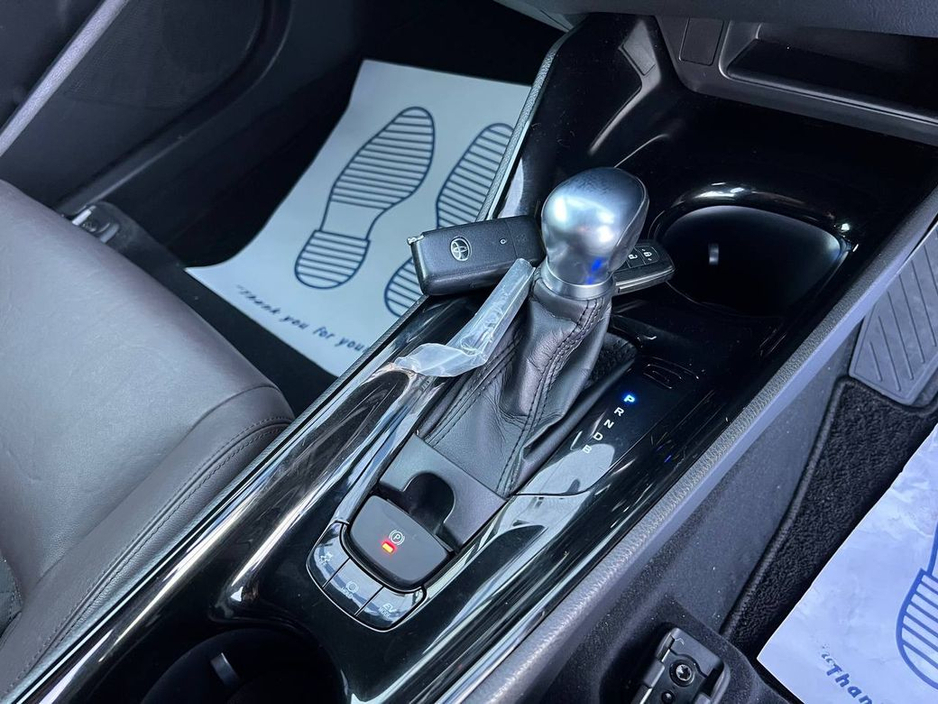 2017 Toyota C-HR MODELLISTA 1.8 HYBRID // 18" DIAMOND CUT ALLOYS // HEATED SEATS // REVERSE CAMERA €18,750