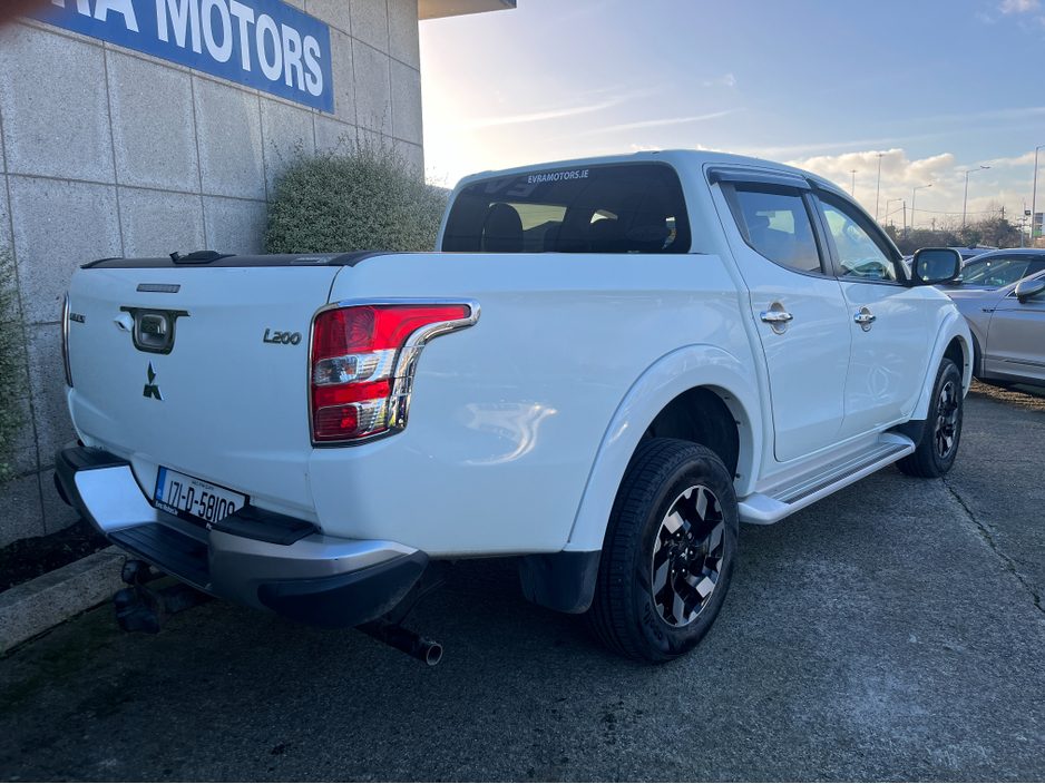 2017 Mitsubishi L200 DID BARBARIAN D/C 4WD 18 2.5 MANUAL //HIGH SPEC//FULL LEATHER//HEATED SEATS//REVEVRSE CAMERA//KEYLESS ENTRY//