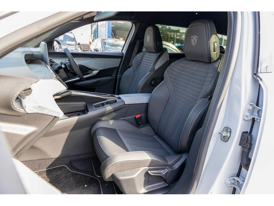 2025 Peugeot 5008 Electric Peugeot GT 5008 BEV 73kwh 210hp GT €53,950