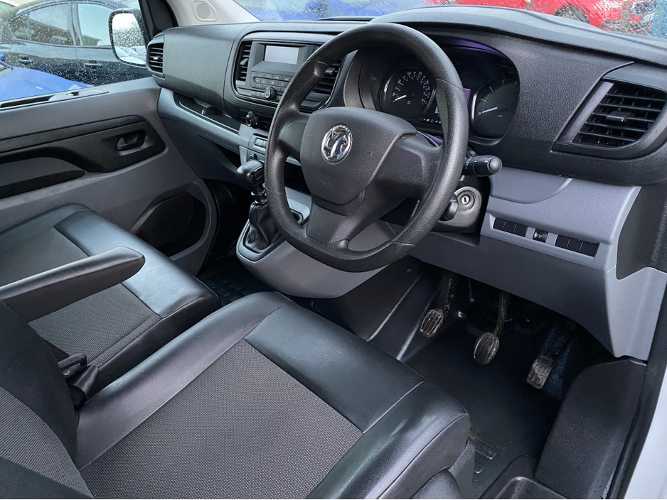 2020 Opel Vivaro 2700 Edition  L1H1 120 €11,495