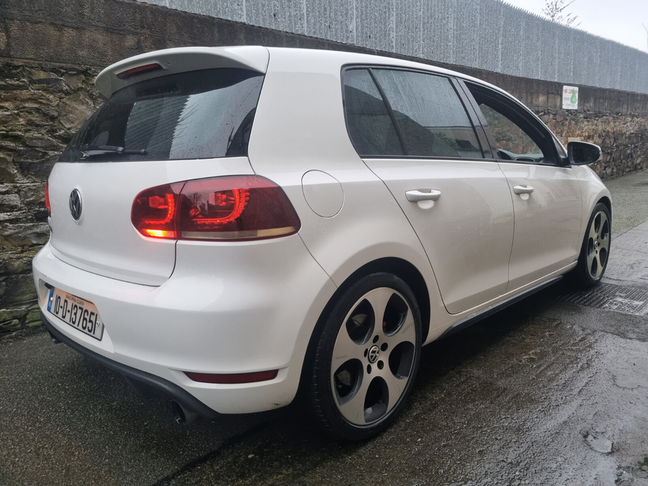 2010 Volkswagen Golf 2.0 TSI 4MOTION R €8,750