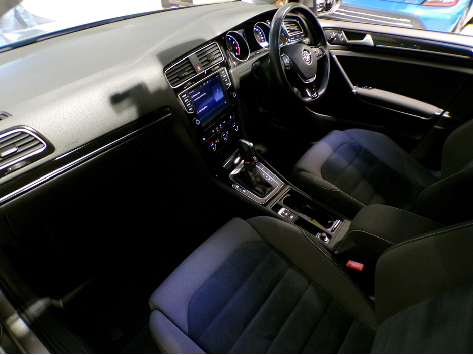 2015 Volkswagen Golf *ONLY 45,000*AUTO*VW GOLF 1.4 TSI HIGH-LINE*COLOUR CAMERA WITH ADAPTIVE CRUISE*UP-GRADED VW ALLOYS*XL MEDIA*HIGH-LINE BODY STYLING*FLAT-BOTTOM SPORT STEERING WHEEL WITH PADDLE SHIFT*RADAR ASSIST**ANTI €14,900