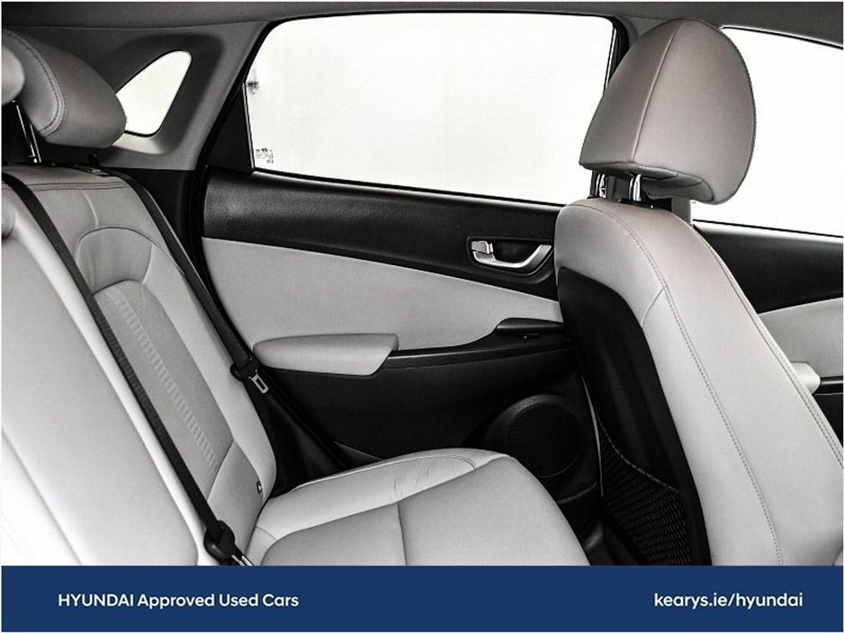 2022 Hyundai Kona EV Premium 64 kWh €22,490