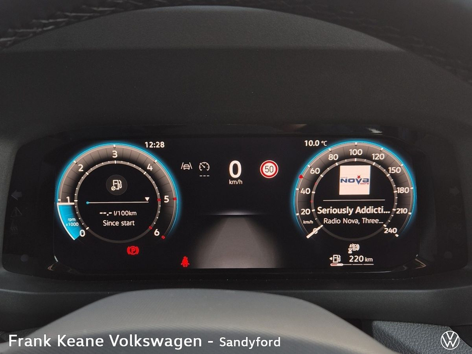 2026 Volkswagen Crafter HIGHLINE 30 MWB 140BHP M6F *APPLE CARPLAY/ANDROID AUTO* *REAR VIEW CAMERA* *FRONT AND REAR PARKING SENSORS* *LED CARGO LIGHTS* *AIR CONDITIONING* €39,367