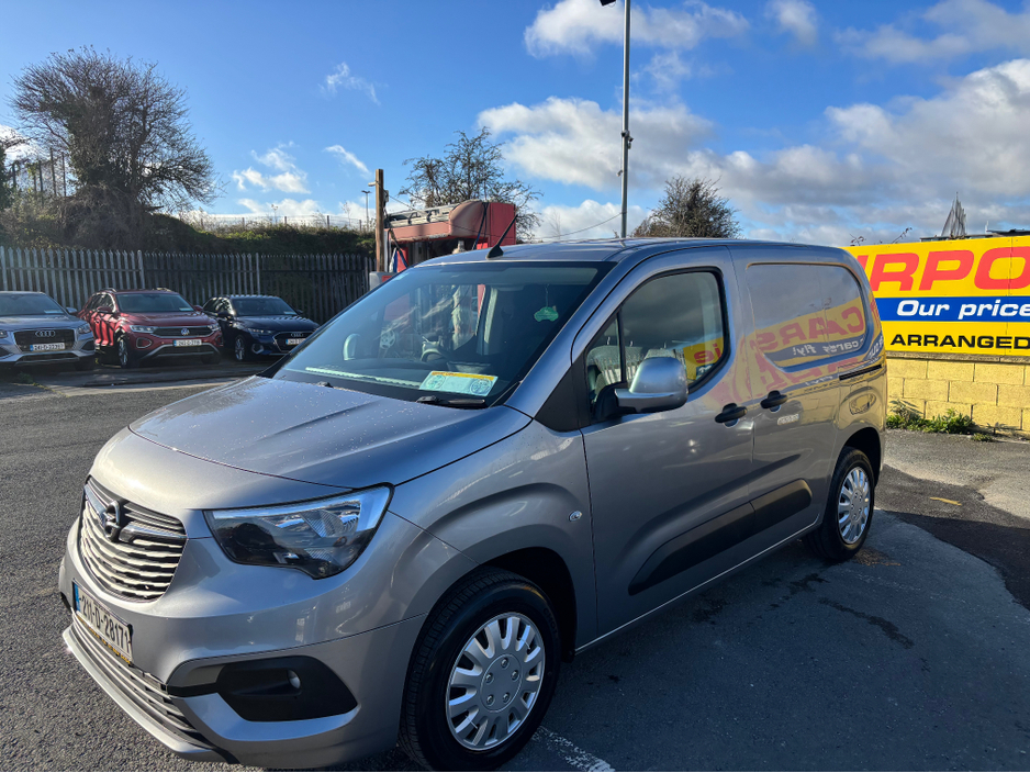 2021 Opel Combo 1.5 3 Seater price is €10406 plus vat €10,406