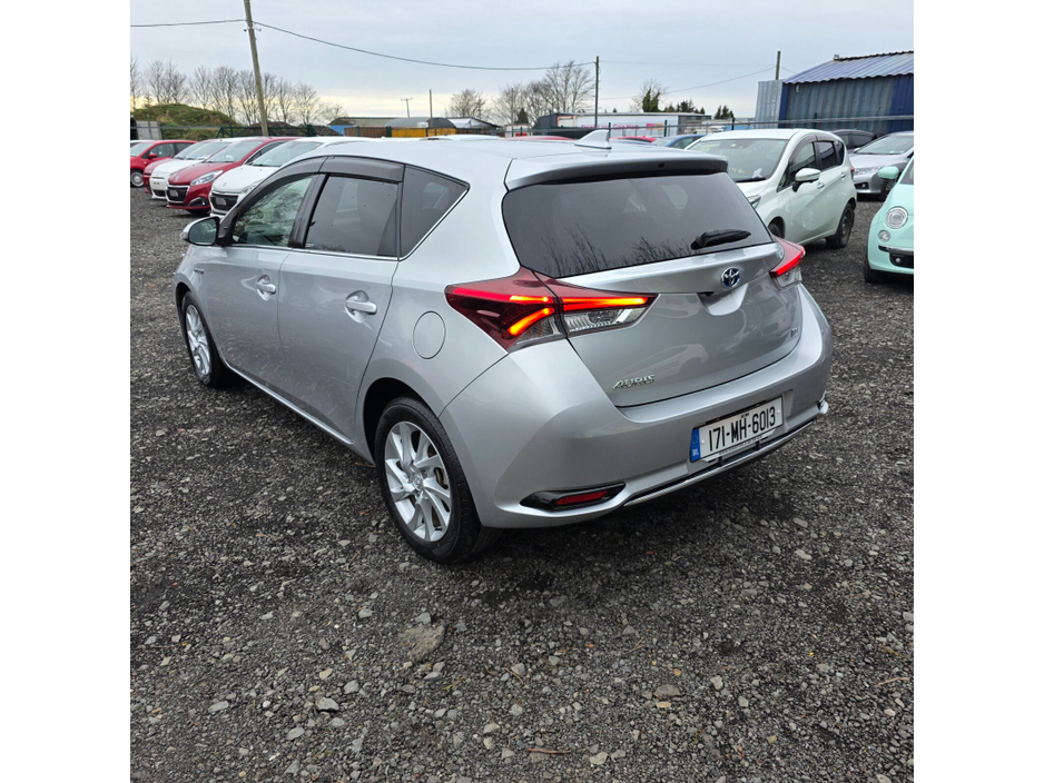 2017 Toyota Auris Hybrid €15,950