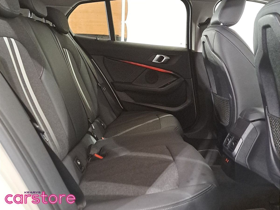 2020 BMW 1 Series 118i Sport manual €22,777