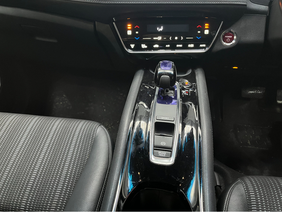 2017 Honda Vezel €17950! 2017 HONDA VEZEL HYBRID Z SENSING 1.5 AUTOMATIC / CRUISE CONTROL / REVERSE CAMERA / HEATED SEATS / PADDLE SHIFTERS €17,950