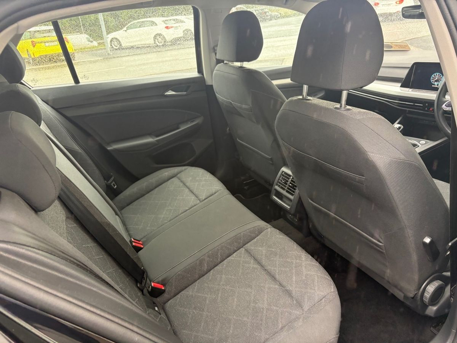 2024 Volkswagen Golf 2.0 TDI 115HP Life €27,950