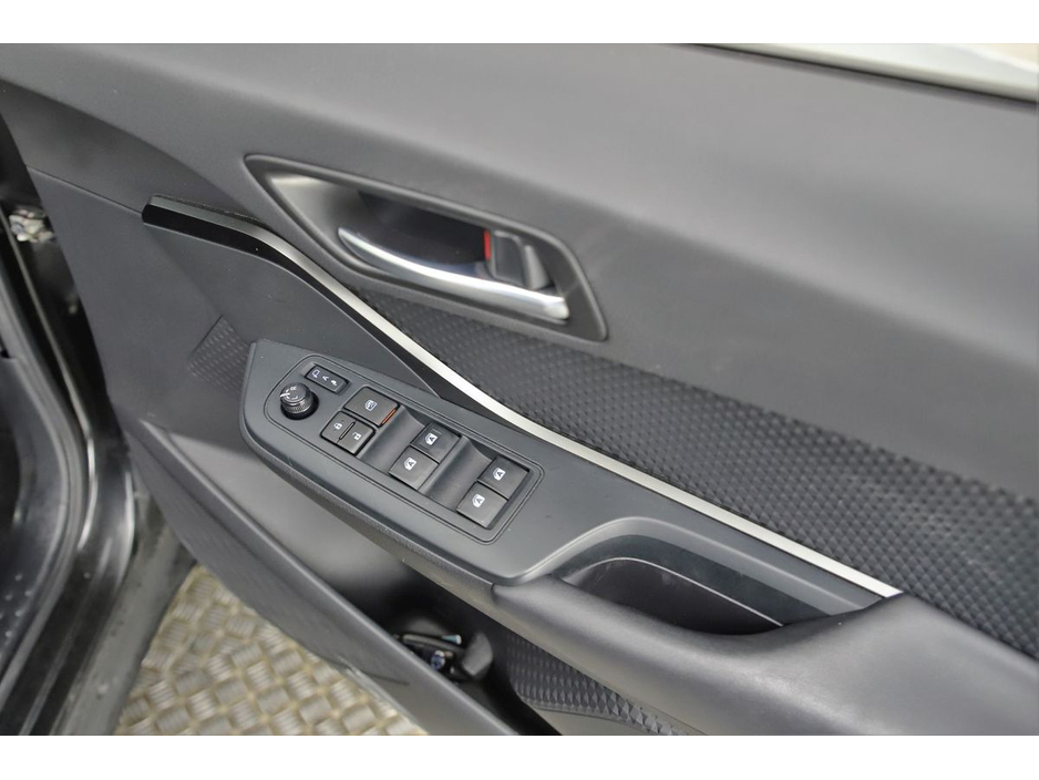 2019 Toyota C-HR 1.8 HYBRID SPORT *REVERSE CAM*PRIVACY GLASS* €21,490