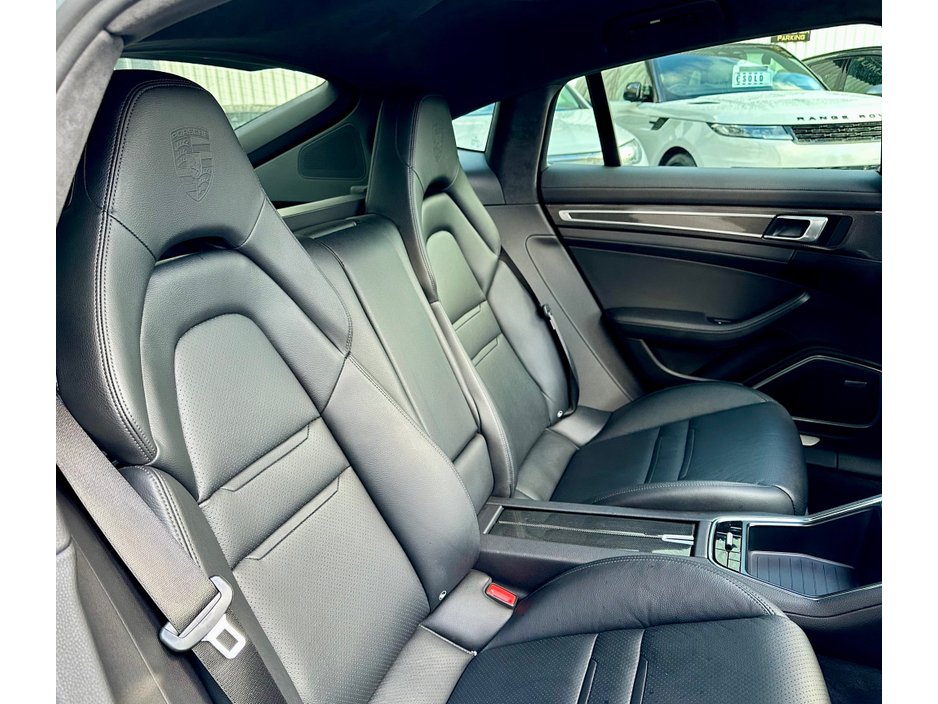 2022 Porsche Panamera 2+2 E-HY E-HYBRID CARBON TRIM €84,950